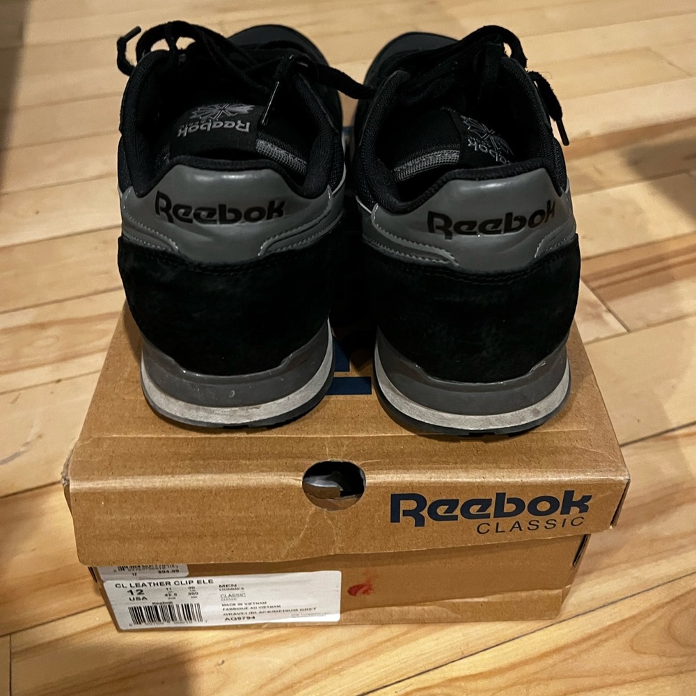 Reebok Classic - Picture 2 of 4
